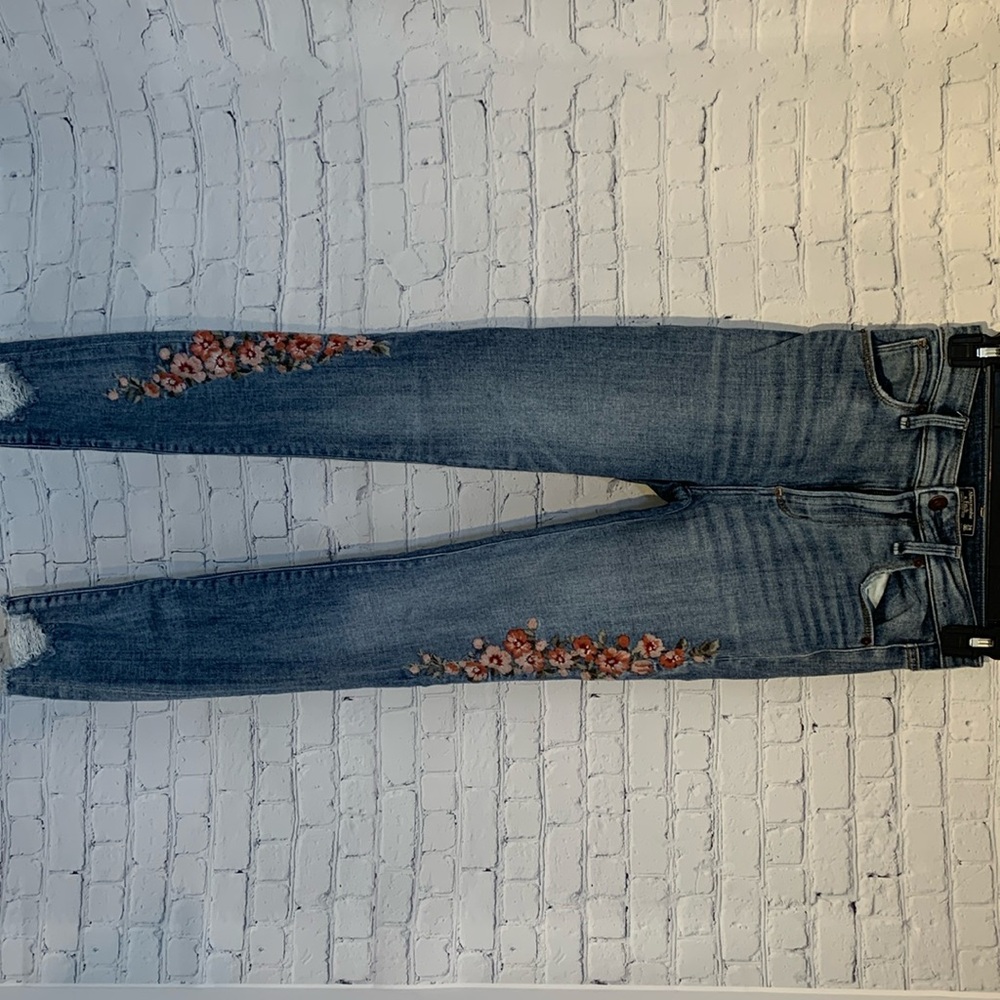 *Sold* Abercrombie & Fitch Floral Simone High Rise Ankle Jeans 00R 24